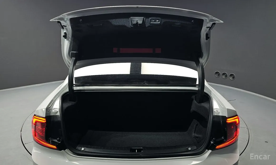 Фото 20 - Volvo S90