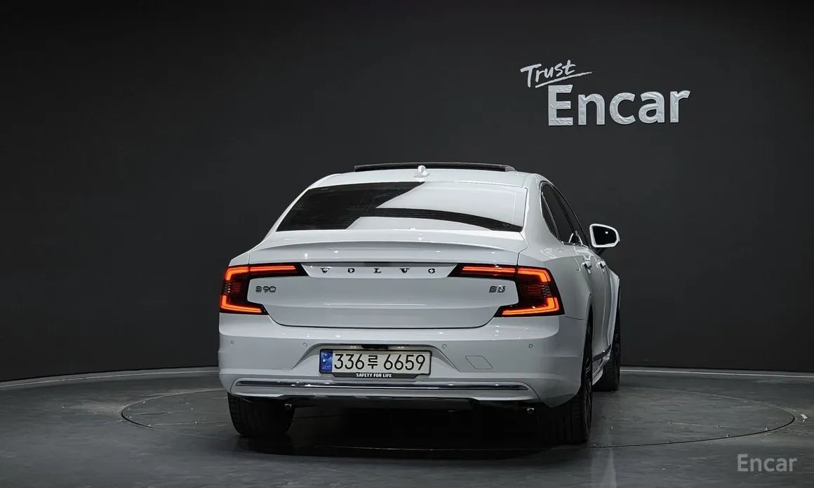 Фото 4 - Volvo S90