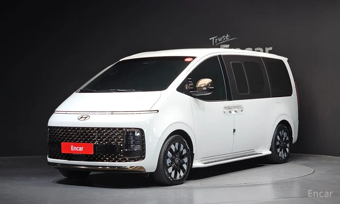 Фото 1 - Hyundai Staria