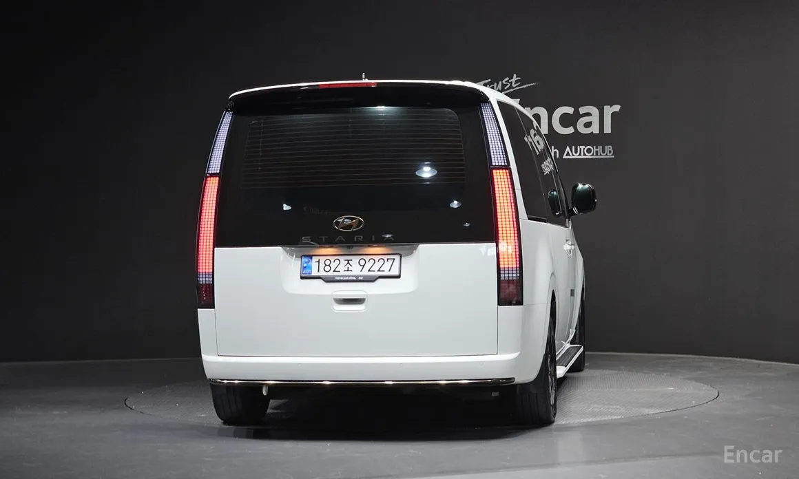 Фото 4 - Hyundai Staria