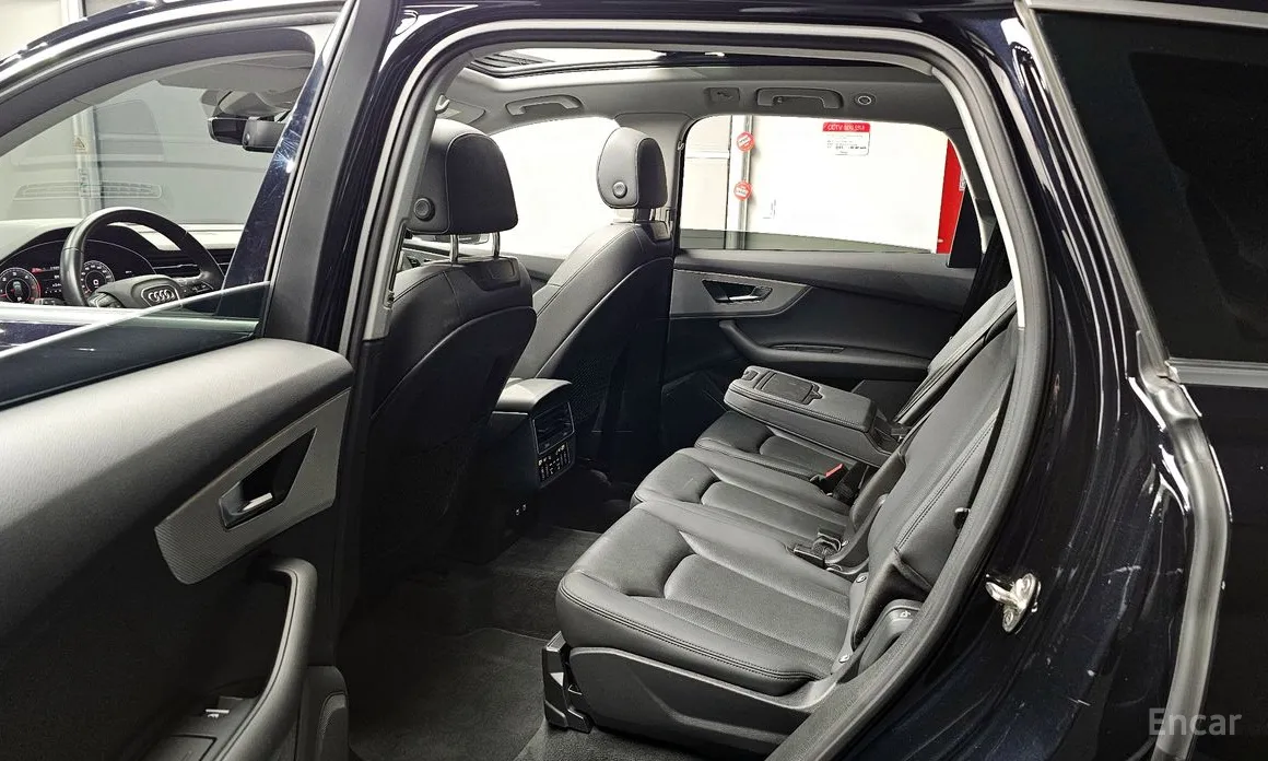 Фото 11 - Audi Q7