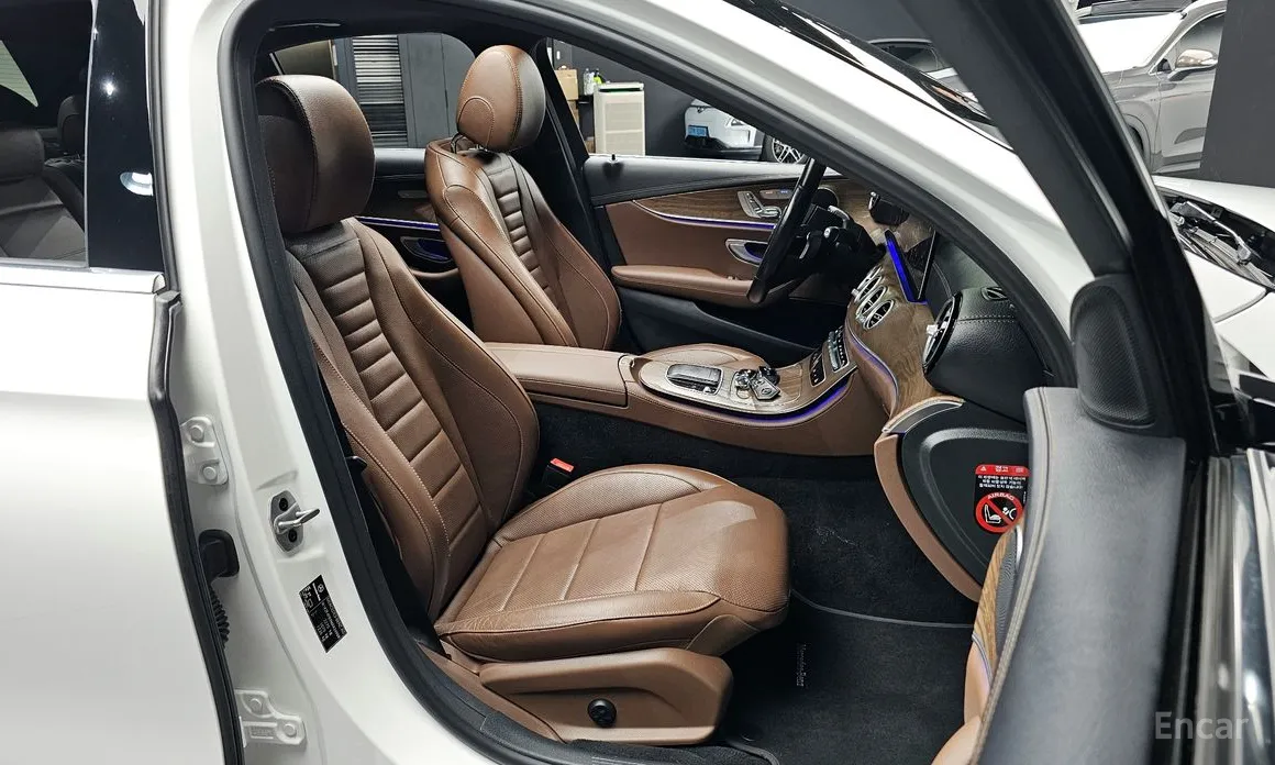 Фото 10 - Mercedes-Benz E-Class