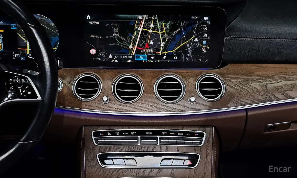 Фото 14 - Mercedes-Benz E-Class