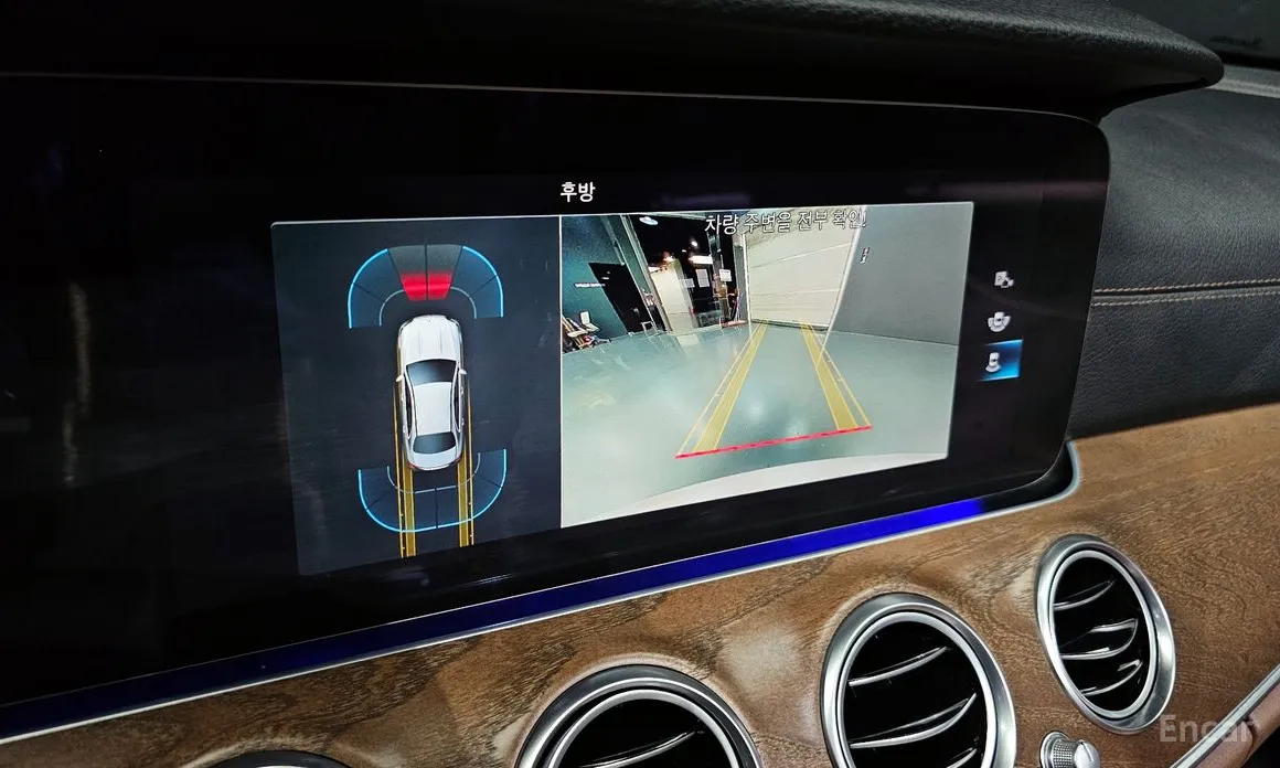 Фото 15 - Mercedes-Benz E-Class