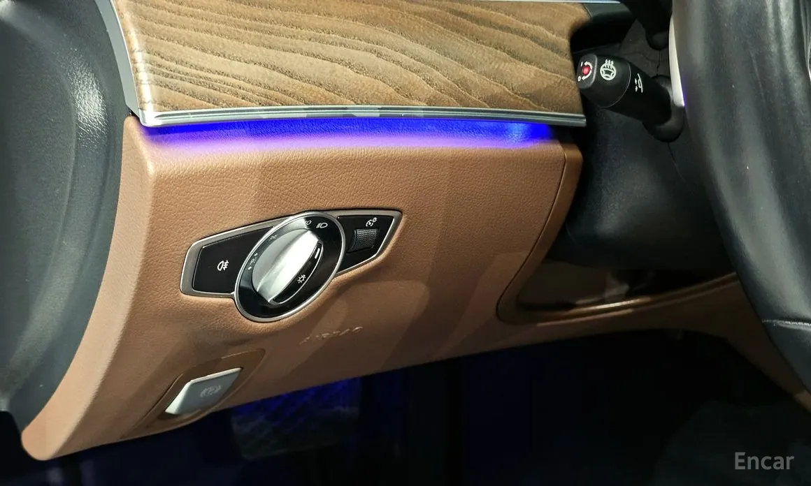 Фото 16 - Mercedes-Benz E-Class