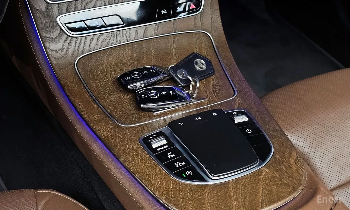 Фото 20 - Mercedes-Benz E-Class