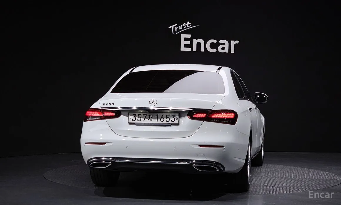 Фото 4 - Mercedes-Benz E-Class