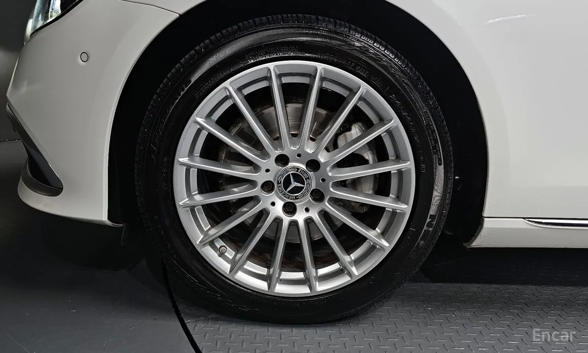 Фото 5 - Mercedes-Benz E-Class