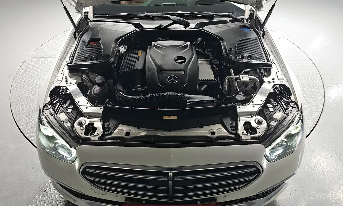 Фото 6 - Mercedes-Benz E-Class