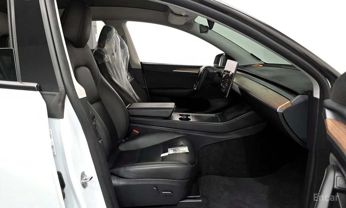 Photo 11 - Tesla Model Y