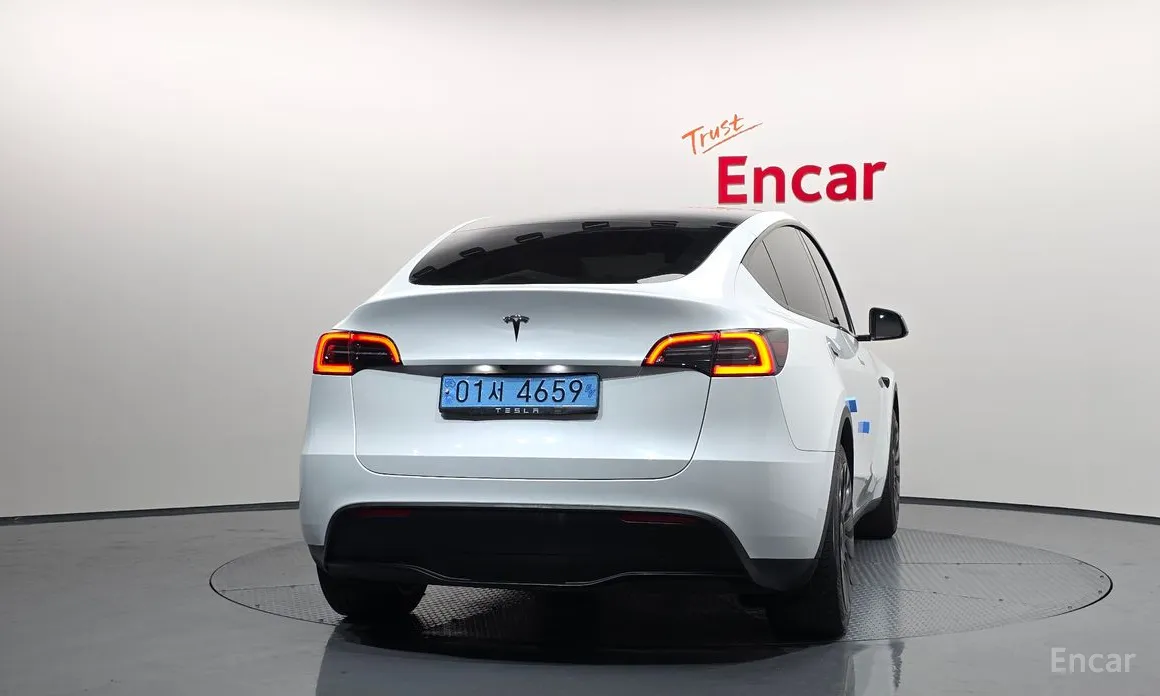 Photo 4 - Tesla Model Y