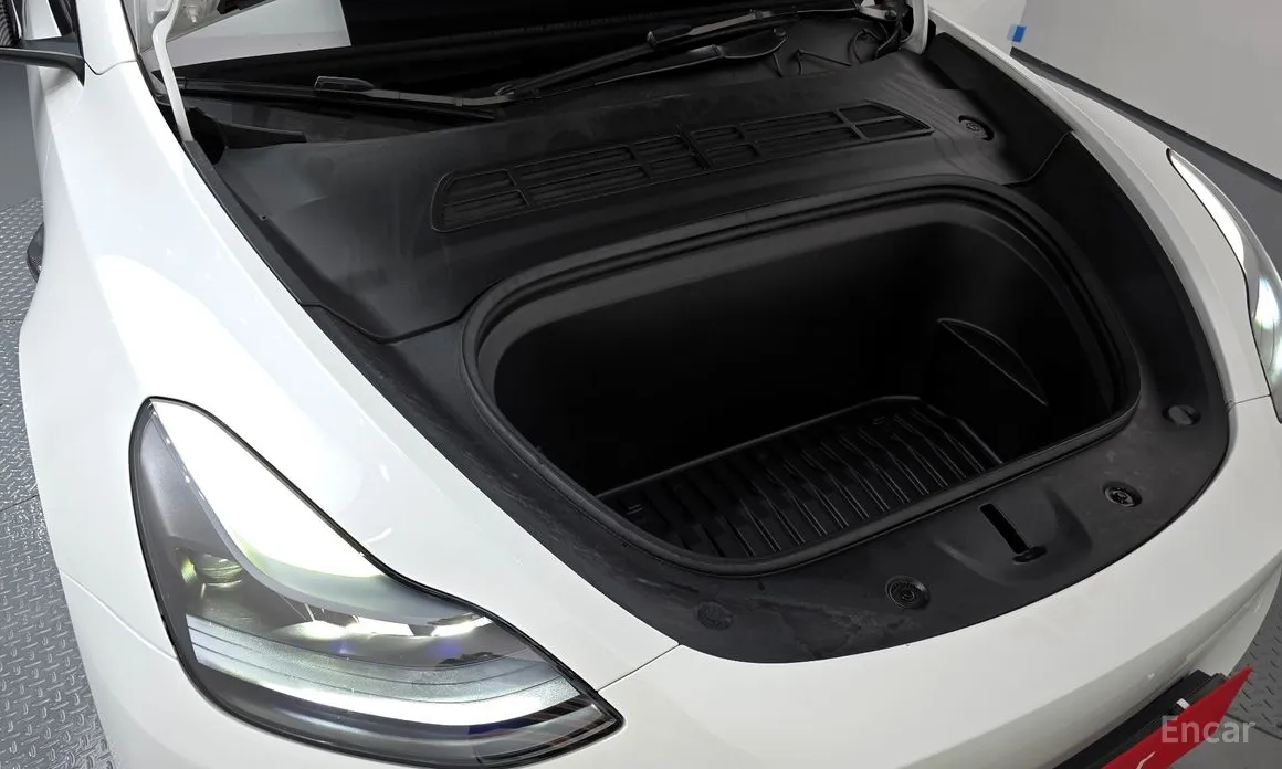 Photo 6 - Tesla Model Y