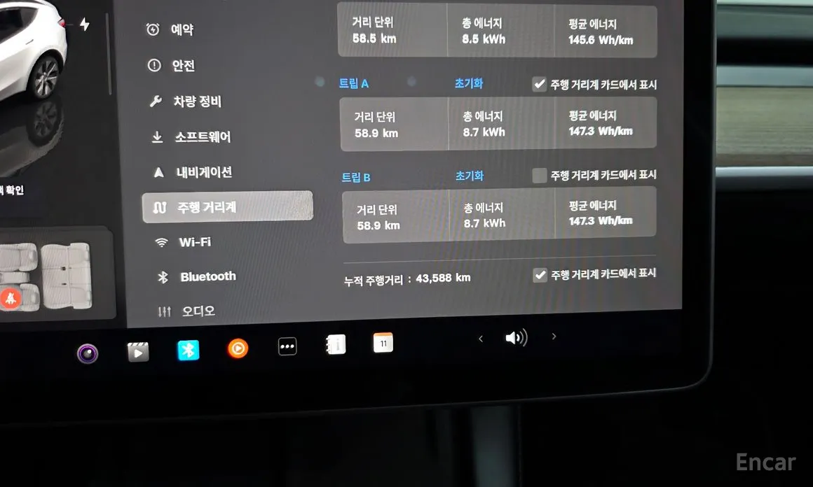 Photo 8 - Tesla Model Y