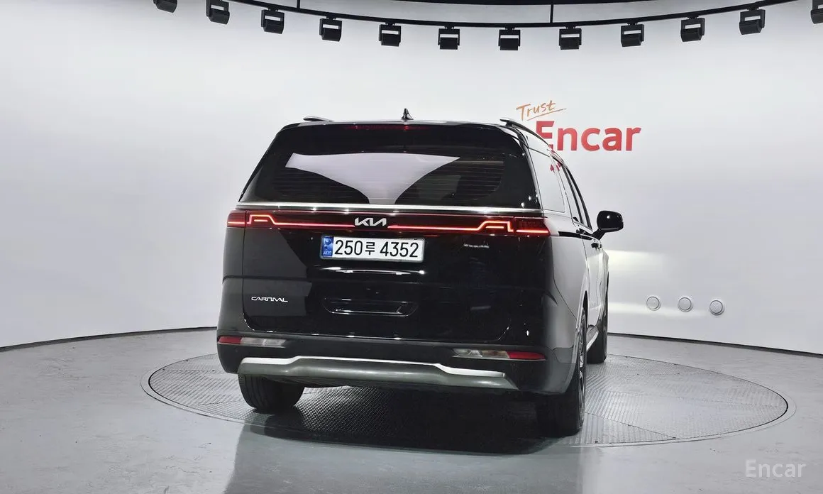 Фото 4 - Kia Carnival