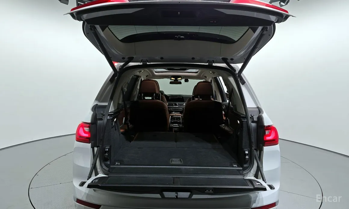 Photo 20 - BMW X7