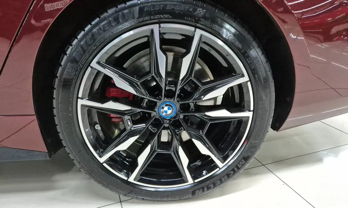 Фото 19 - BMW i4