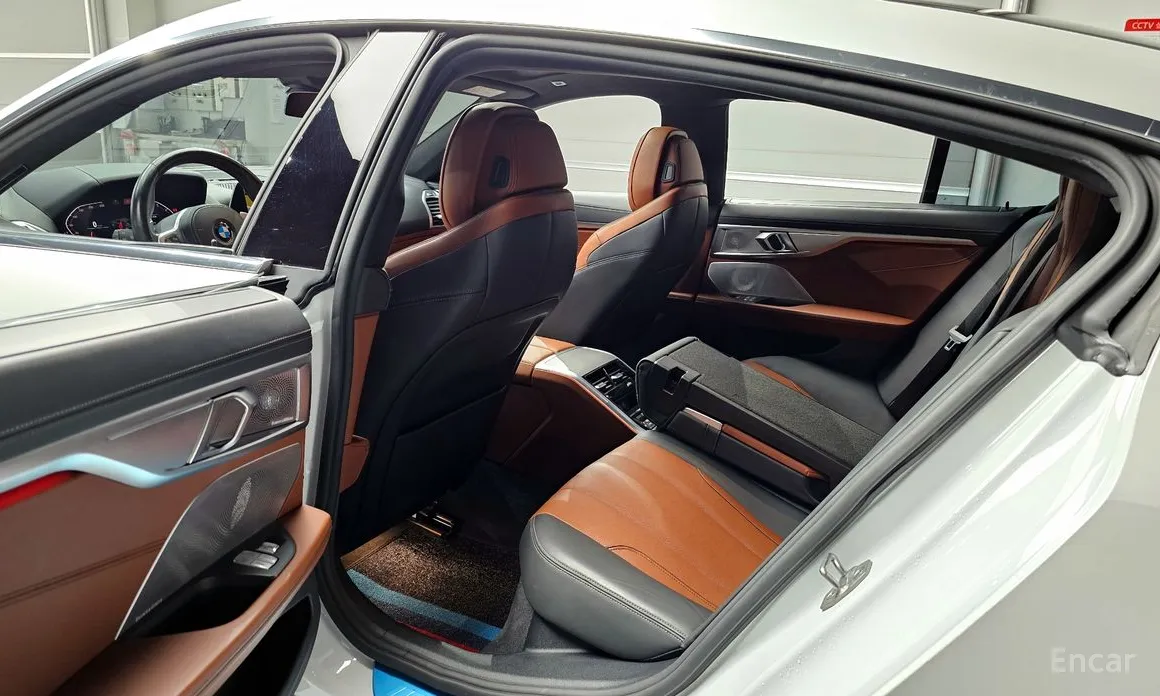 Фото 11 - BMW 8 Series
