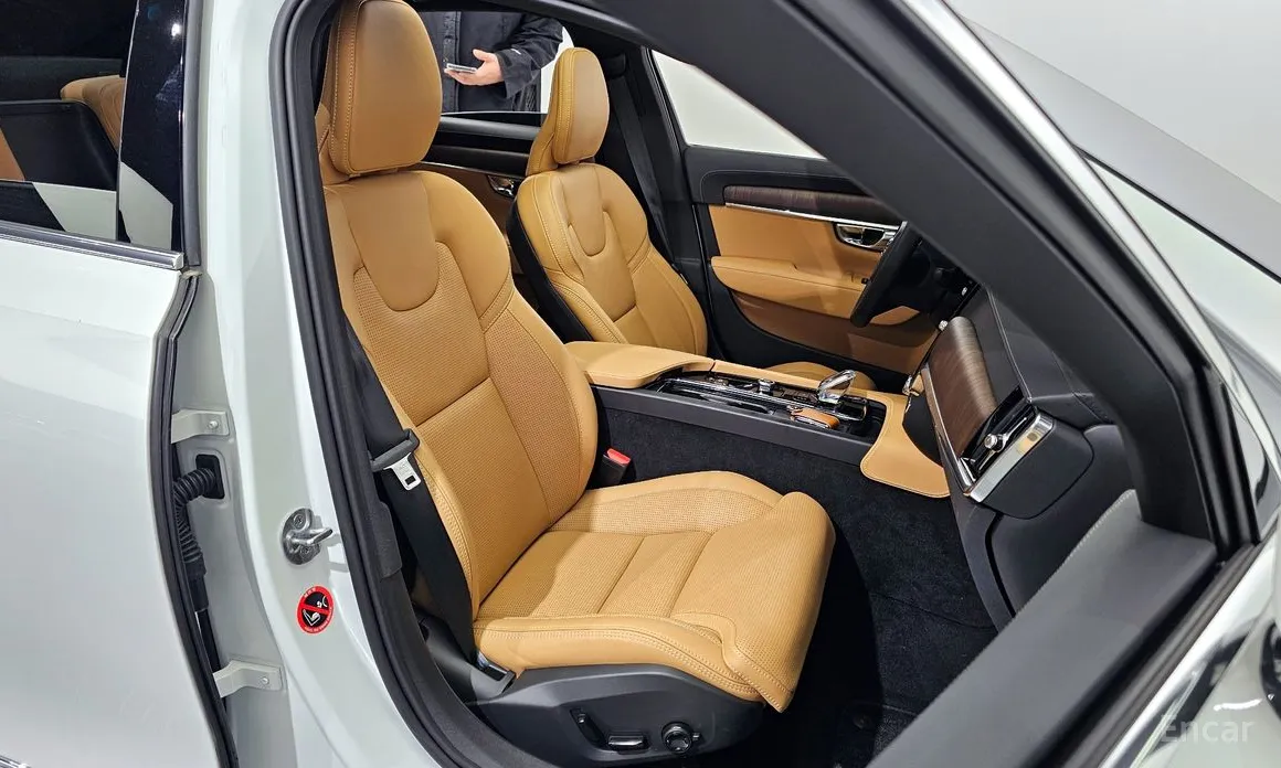 Фото 12 - Volvo S90