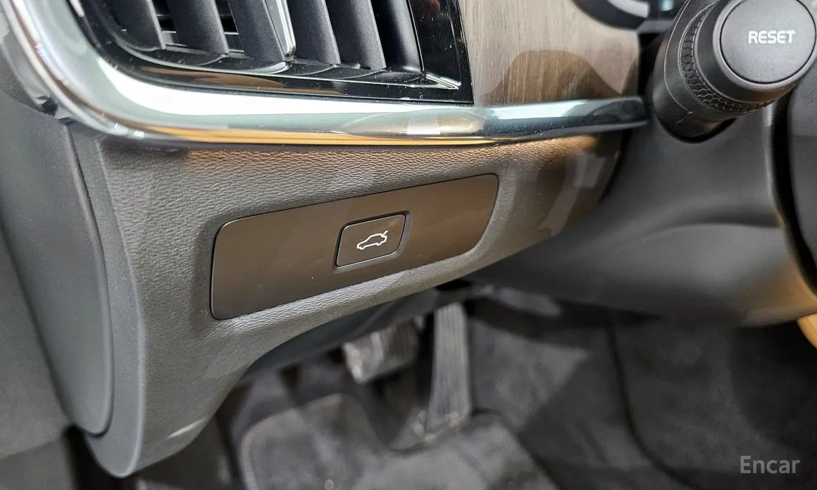 Фото 15 - Volvo S90