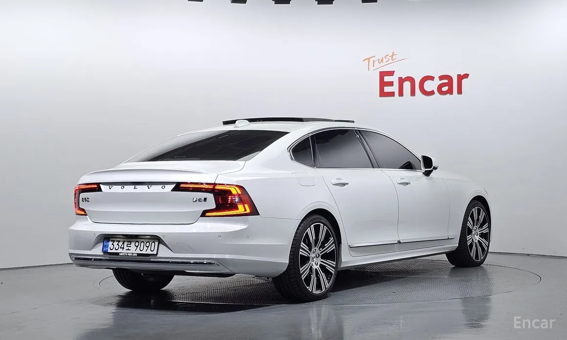 Фото 2 - Volvo S90