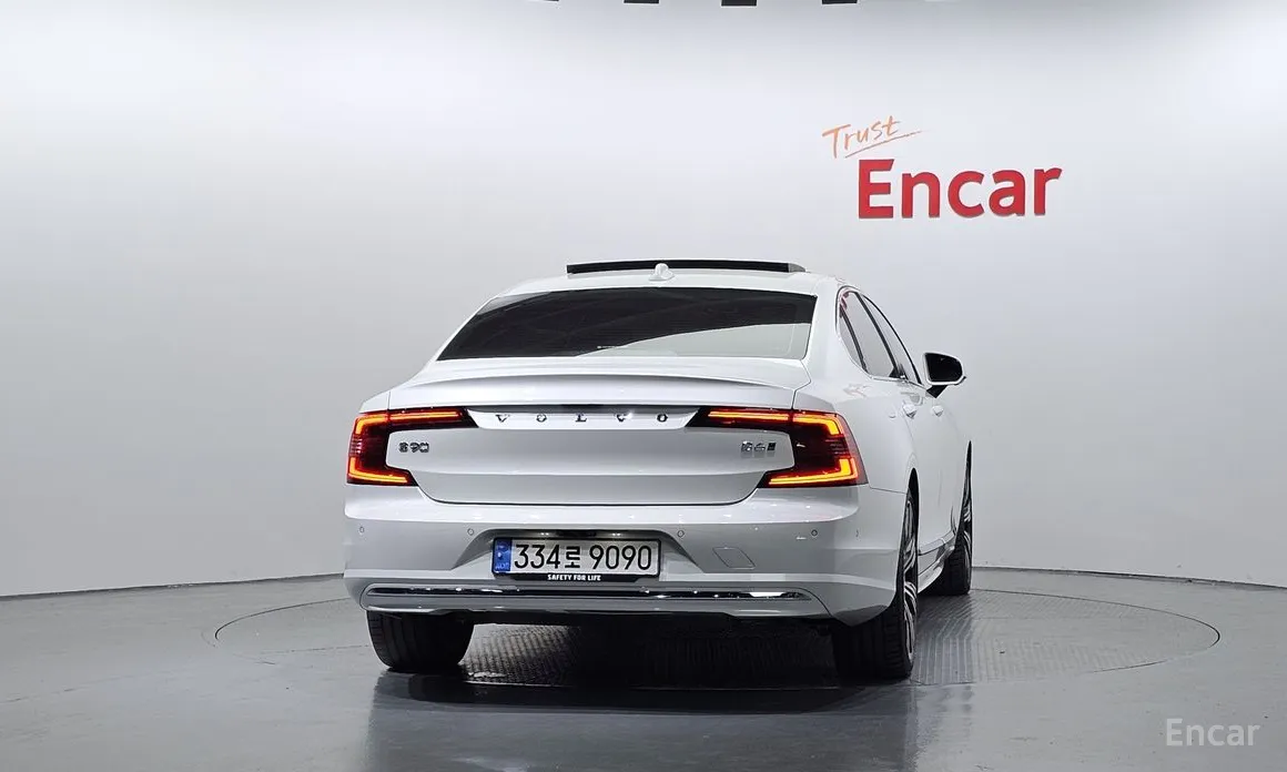 Фото 4 - Volvo S90