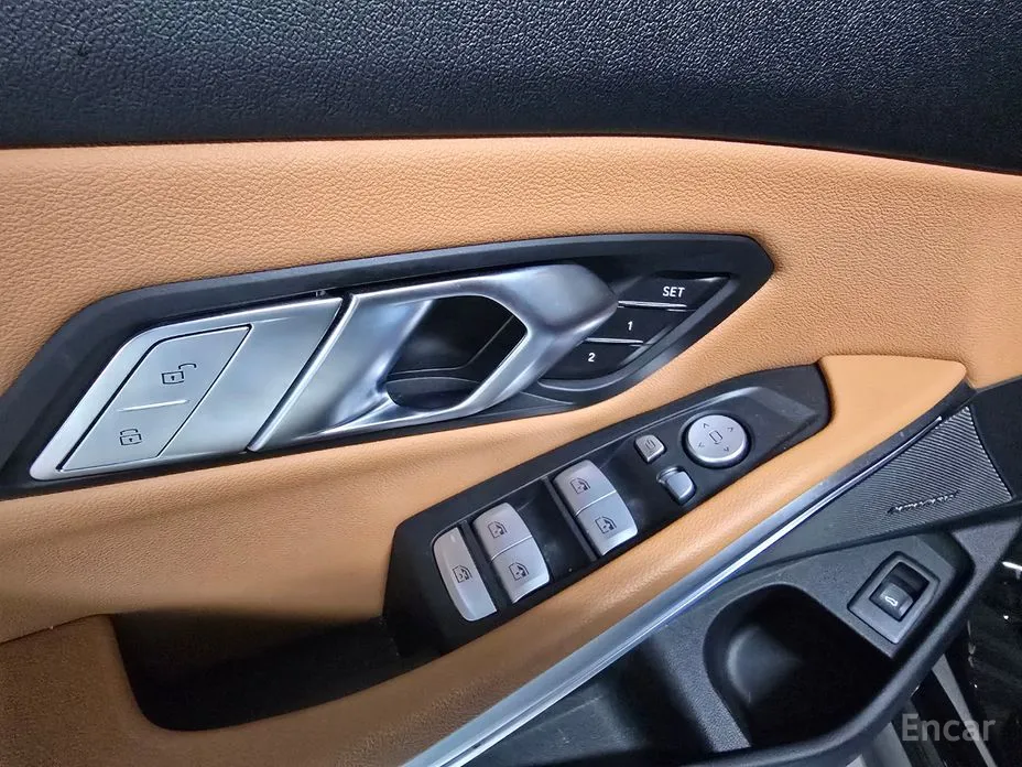 Photo 8 - BMW 3 Series