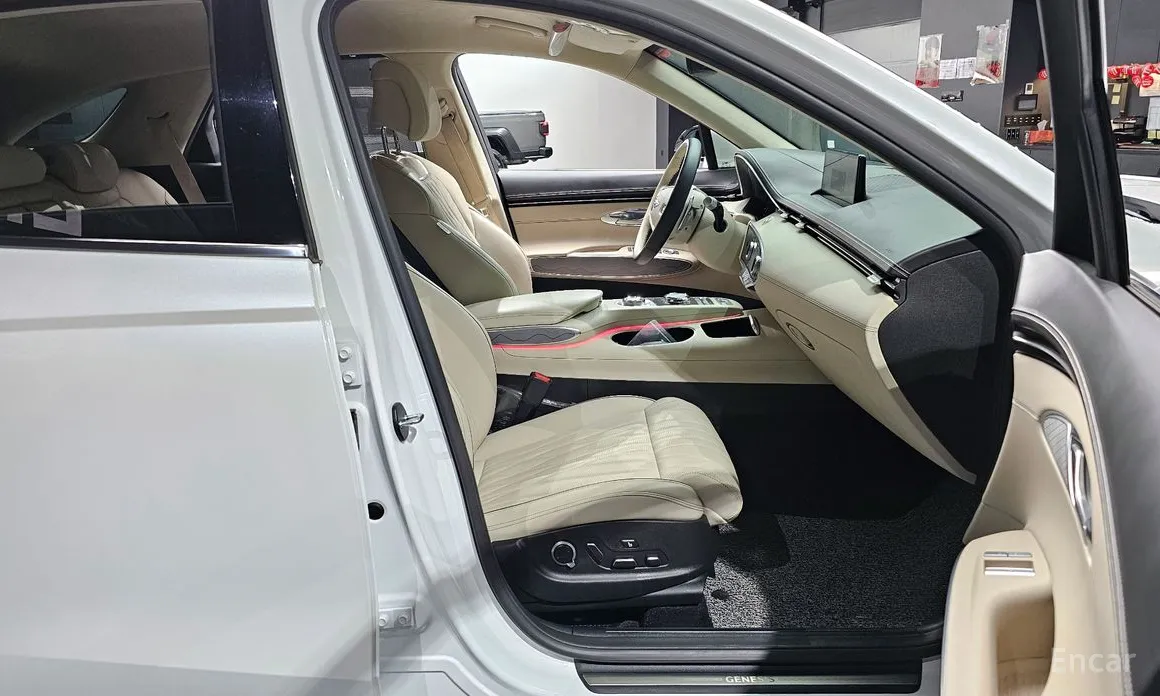 Photo 10 - Genesis GV70