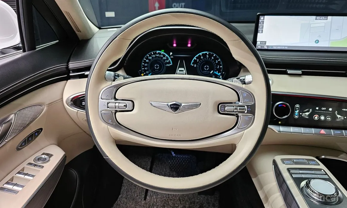 Photo 13 - Genesis GV70