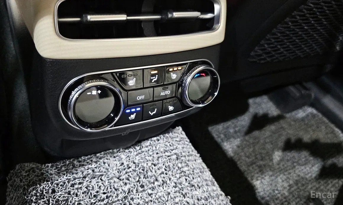 Photo 18 - Genesis GV70