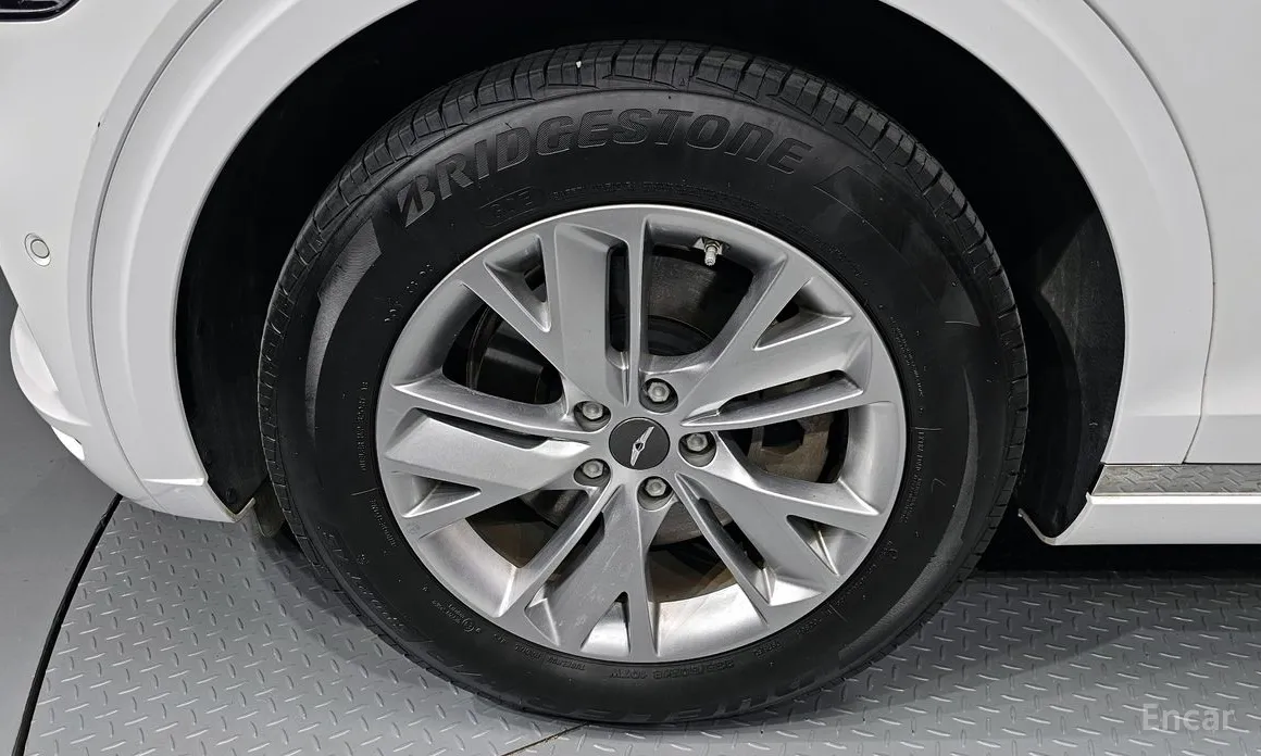 Photo 5 - Genesis GV70