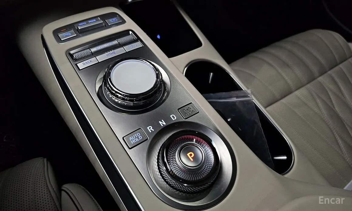 Photo 9 - Genesis GV70