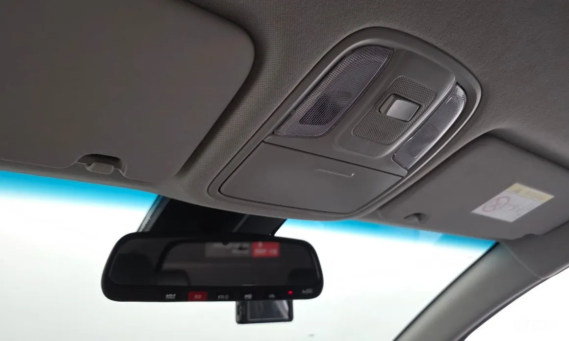 Фото 17 - Kia Niro