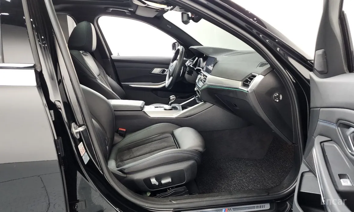 Photo 11 - BMW 3 Series