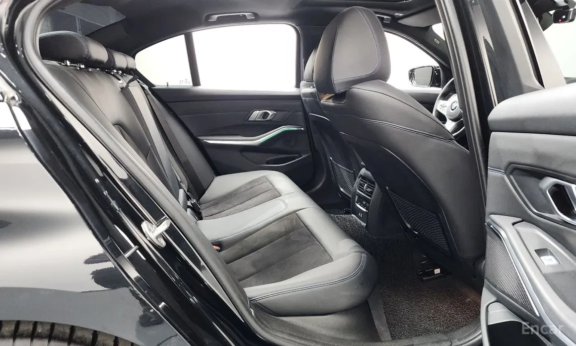 Photo 12 - BMW 3 Series