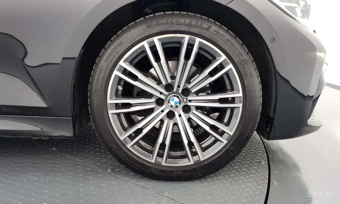 Photo 5 - BMW 3 Series