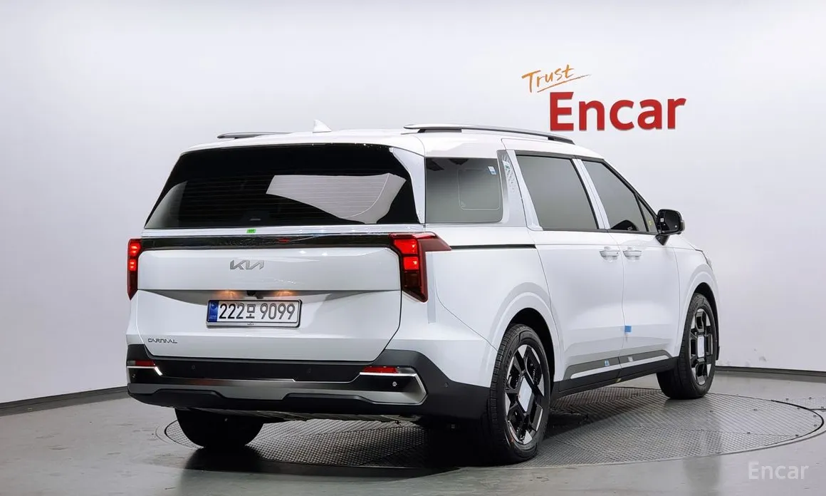 Фото 2 - Kia Carnival