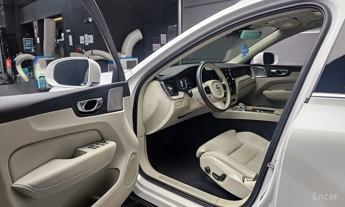 Photo 11 - Volvo XC60