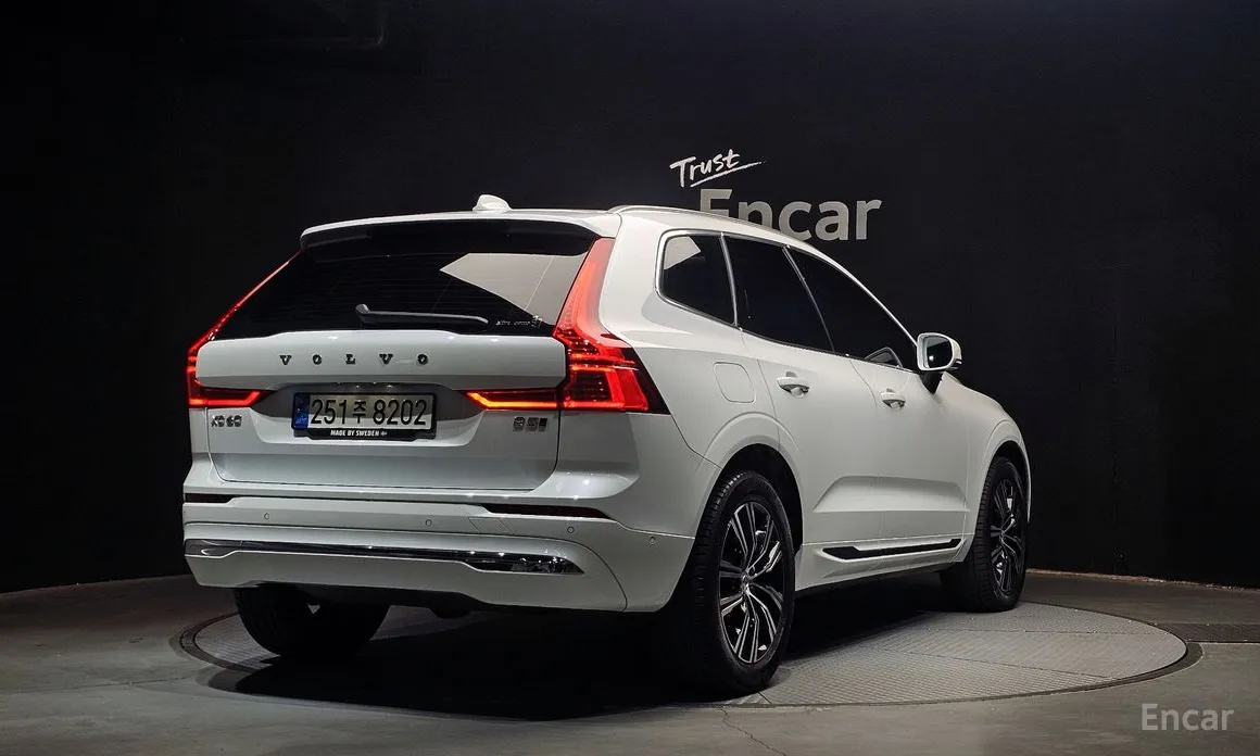 Photo 2 - Volvo XC60