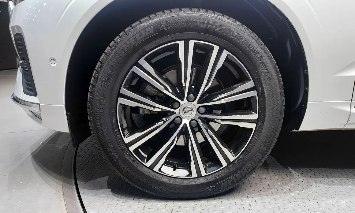 Photo 5 - Volvo XC60