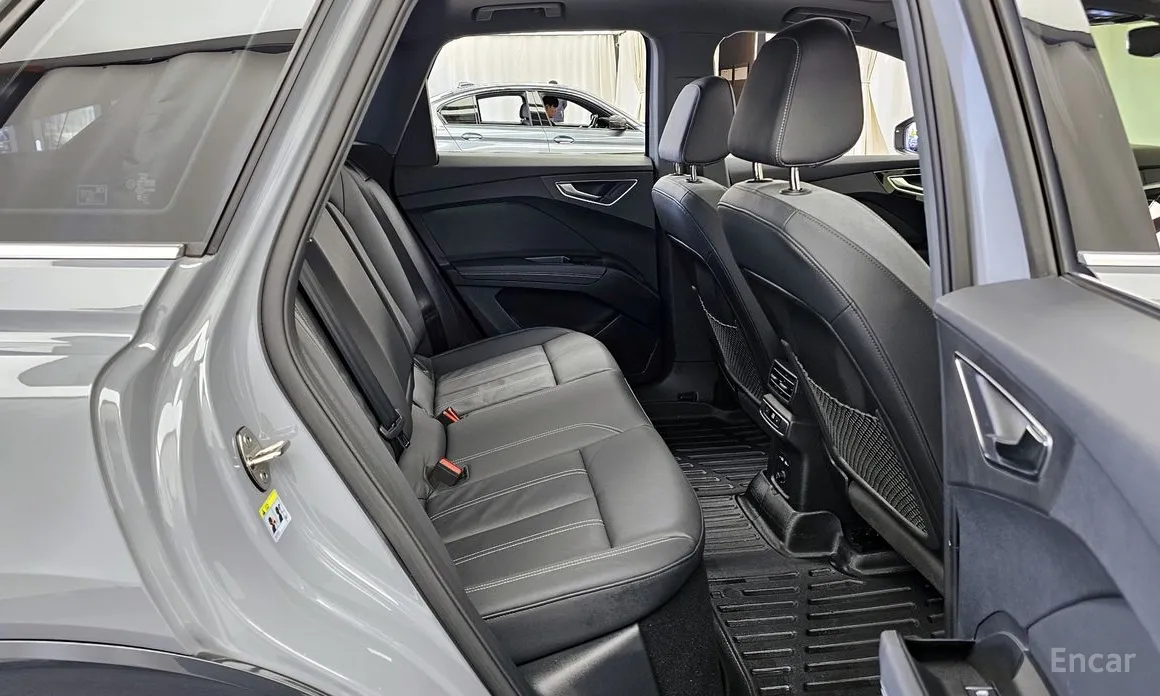 Фото 12 - Audi Q4 e-tron