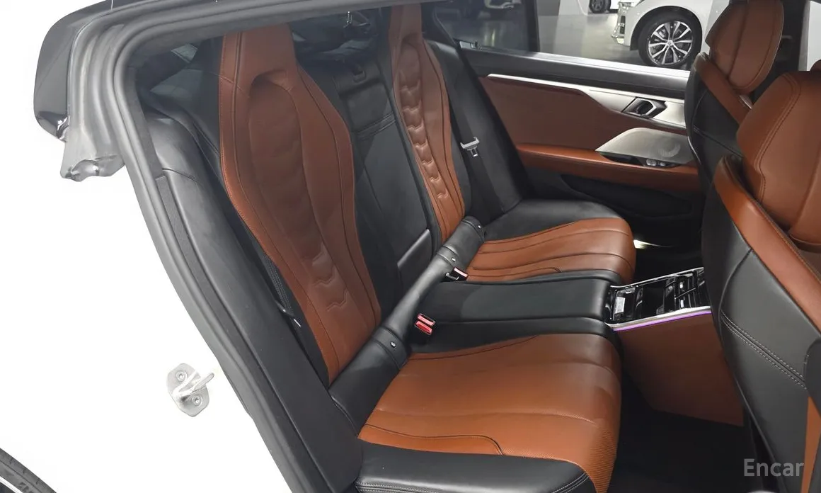 Фото 12 - BMW 8 Series