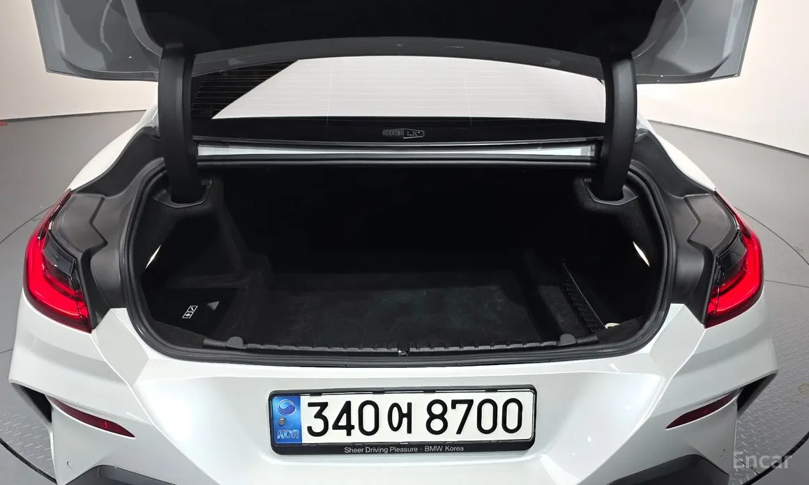 Фото 20 - BMW 8 Series