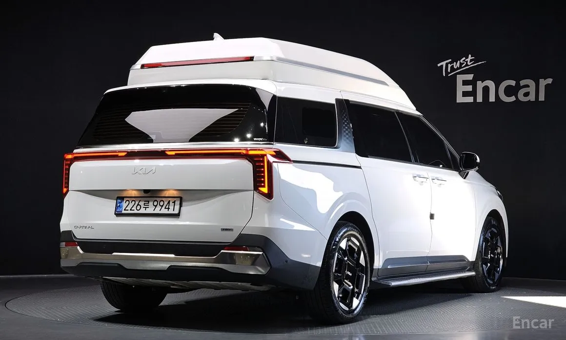 Фото 2 - Kia Carnival