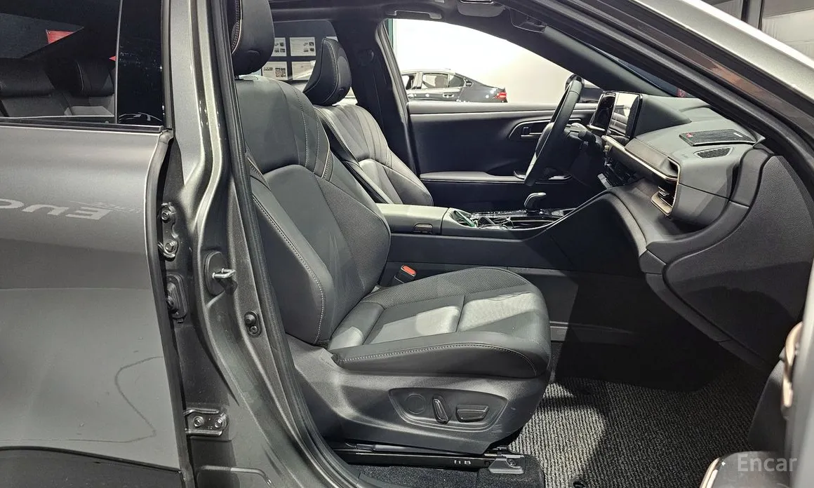 Фото 10 - Toyota Crown