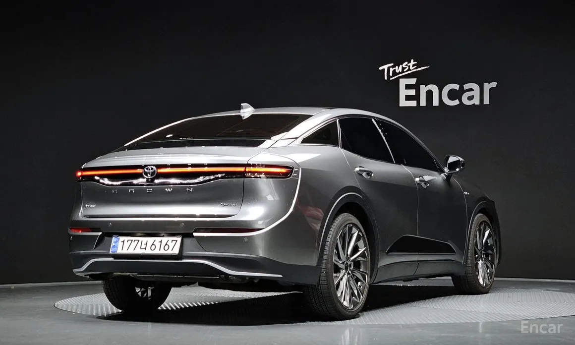 Фото 2 - Toyota Crown