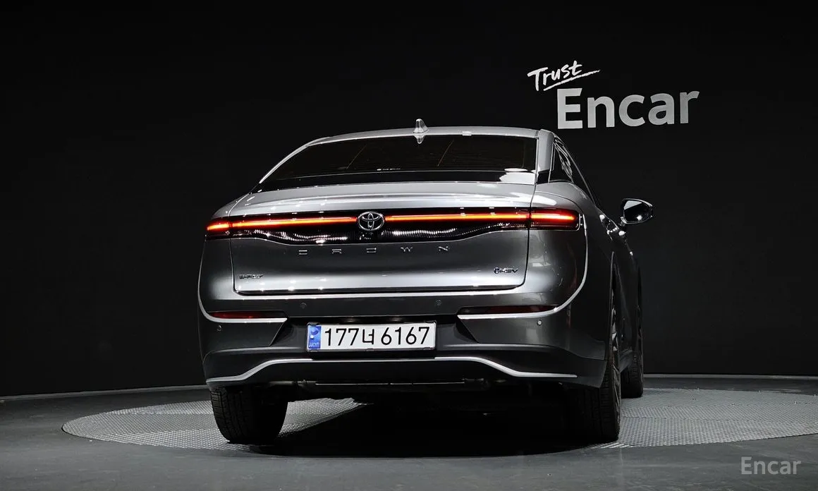 Фото 4 - Toyota Crown