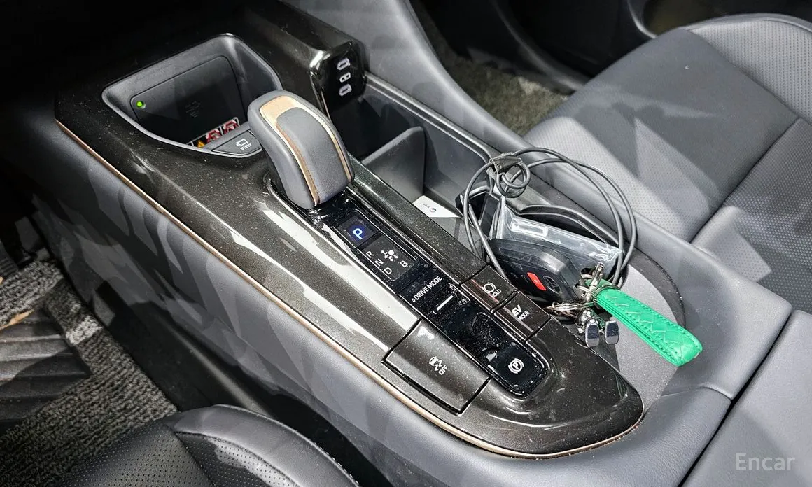 Фото 9 - Toyota Crown