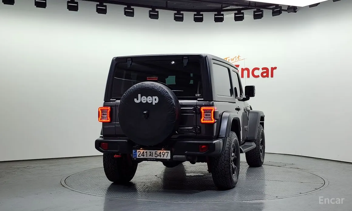 Фото 4 - Jeep Wrangler