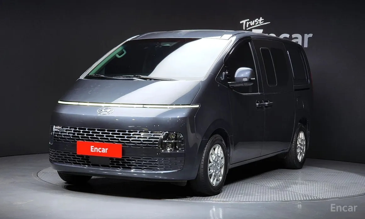 Фото 1 - Hyundai Staria