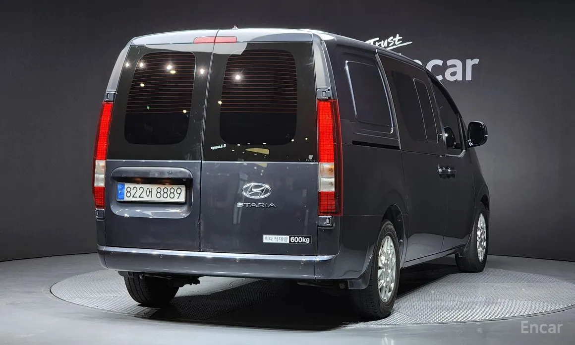 Фото 2 - Hyundai Staria